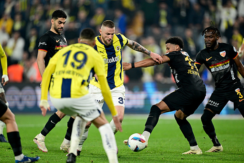 Yapay zeka şampiyonluk tahminini güncelledi! İşte Fenerbahçe ve Galatasaray’ın yüzdeleri