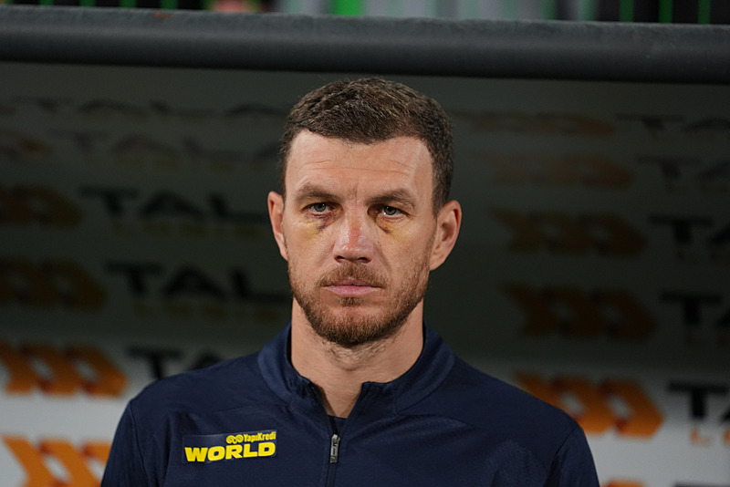TRANSFER HABERİ: Fenerbahçe’de bir devir kapanıyor! Yıldız isimle yollar ayrılıyor