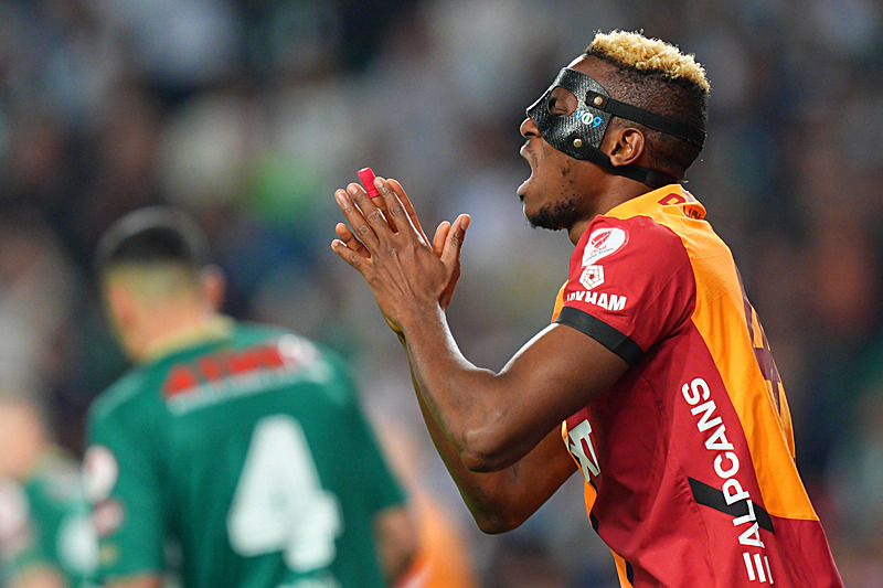 GALATASARAY HABERİ | Osimhen için sürpriz transfer iddiası! Avrupa’dan ayrılabilir