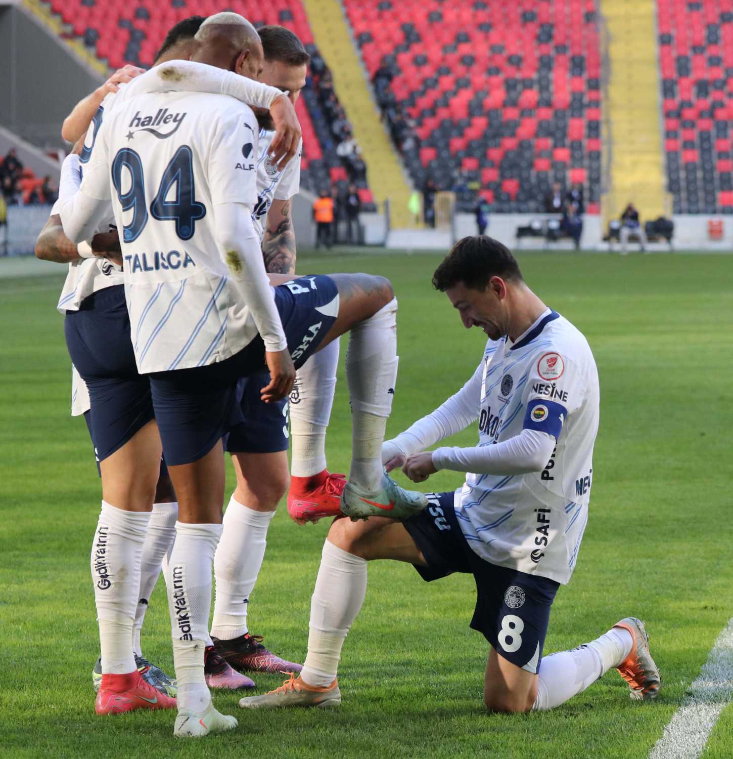 Jose Mourinho’dan flaş üçlü savunma kararı! İşte Fenerbahçe’nin Gaziantep FK maçı muhtemel 11’i