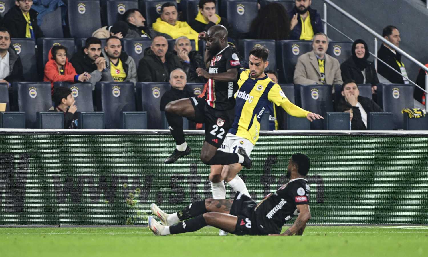 Jose Mourinho’dan flaş üçlü savunma kararı! İşte Fenerbahçe’nin Gaziantep FK maçı muhtemel 11’i
