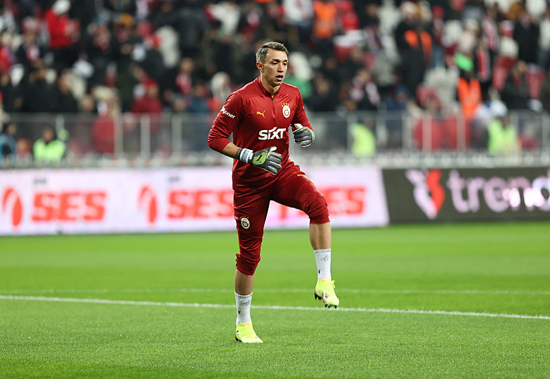TRANSFER HABERLERİ | Tamam mı devam mı? Galatasaray’da Muslera gelişmesi!