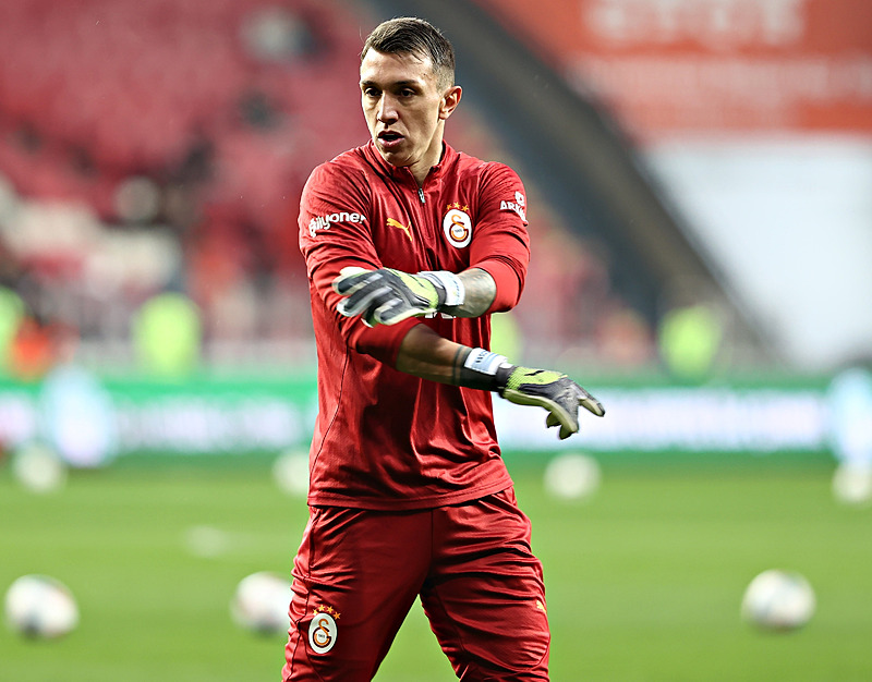 TRANSFER HABERLERİ | Tamam mı devam mı? Galatasaray’da Muslera gelişmesi!