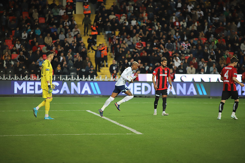 FENERBAHÇE HABERİ | Anderson Talisca Galatasaraylı Osimhen’i geride bıraktı!