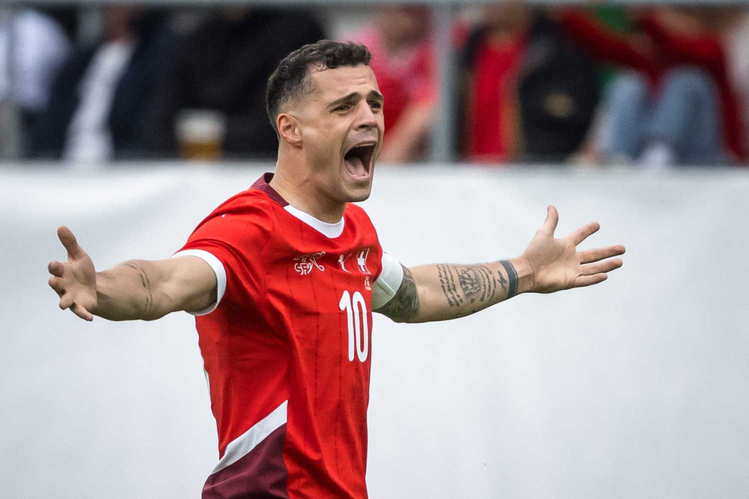 TRANSFER HABERİ | Fenerbahçe’den Galatasaray’a Granit Xhaka çalımı! Bir adım öndeler