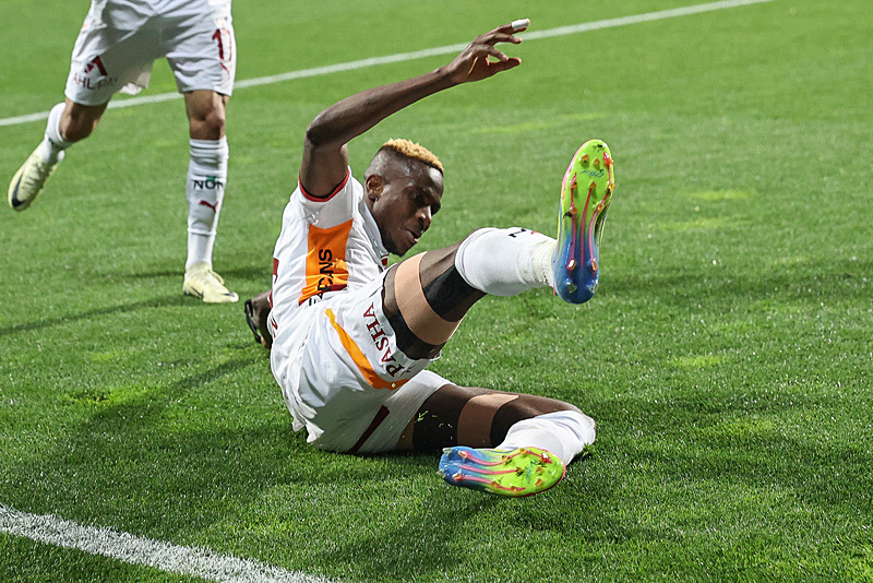 Osimhen Galatasaray’da kalacak mı? Açıklama geldi!