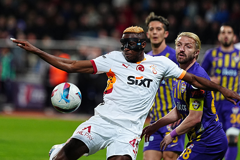 Osimhen Galatasaray’da kalacak mı? Açıklama geldi!