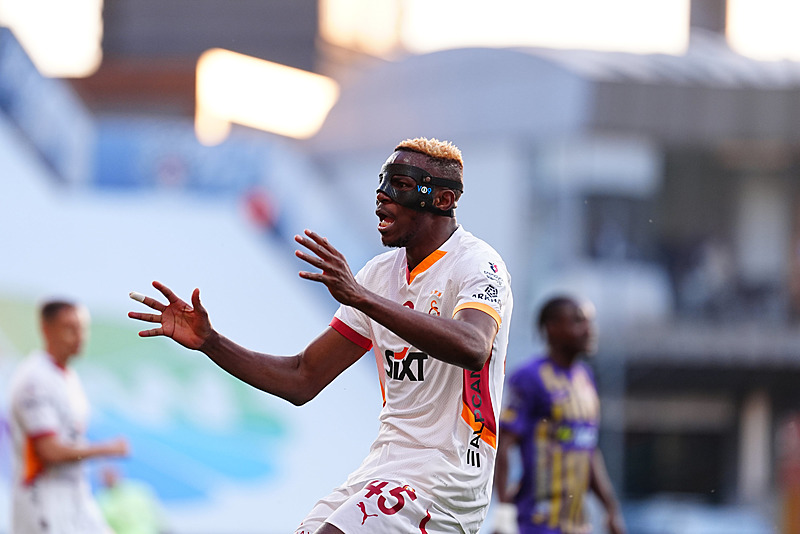 Osimhen Galatasaray’da kalacak mı? Açıklama geldi!