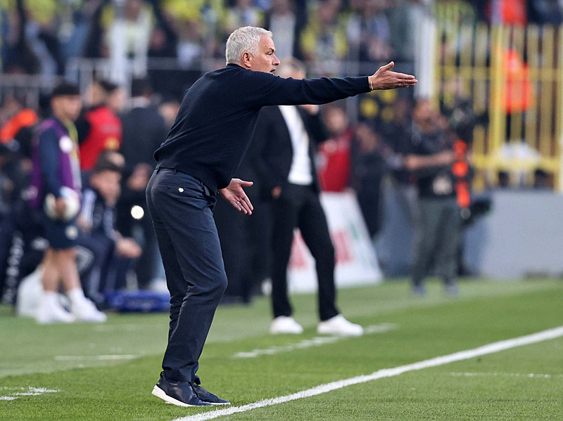 FENERBAHÇE HABERİ - Mourinho’ya çılgın maaş teklifi! Sezon sonu veda mı edecek?