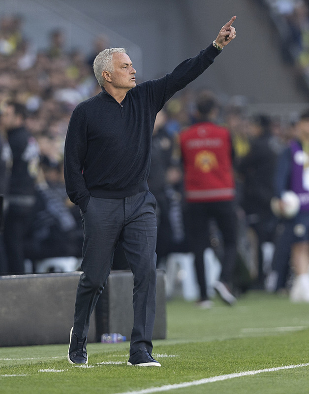 FENERBAHÇE HABERİ - Mourinho’ya çılgın maaş teklifi! Sezon sonu veda mı edecek?