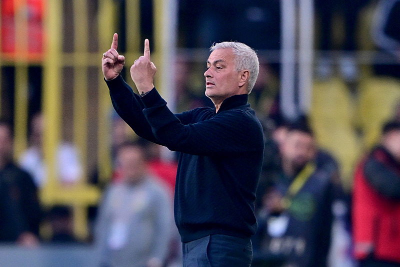 FENERBAHÇE HABERİ - Mourinho’ya çılgın maaş teklifi! Sezon sonu veda mı edecek?