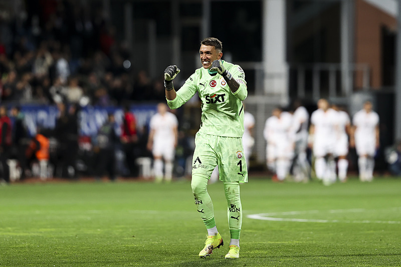 TRANSFER HABERİ: Galatasaraylı eski yönetici açıkladı! Muslera’nın yerine gelecek isim...