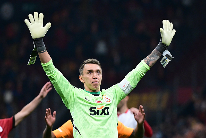 TRANSFER HABERİ: Galatasaraylı eski yönetici açıkladı! Muslera’nın yerine gelecek isim...
