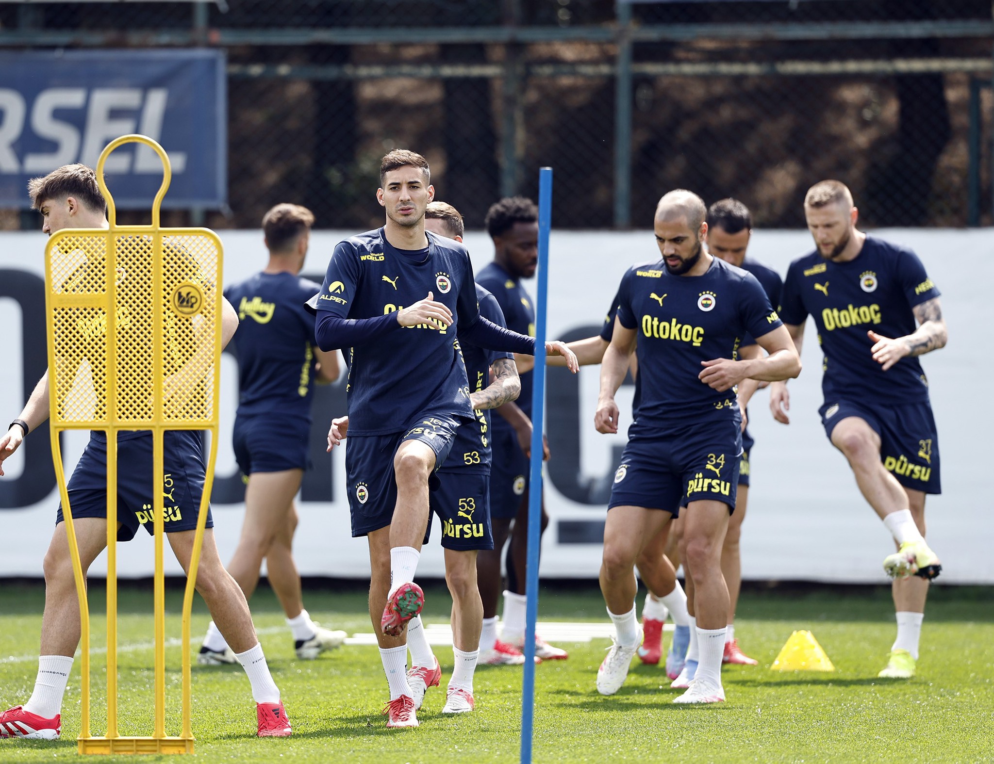 Fenerbahçe’ye yıldız yağmuru! 4 transfer birden...