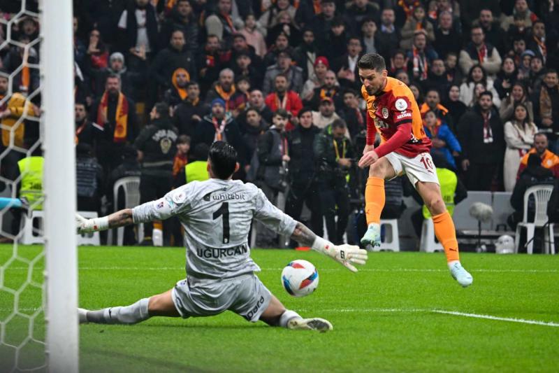 İşte Trabzonspor - Galatasaray maçının muhtemel 11’leri! Akyazı’da dev randevu
