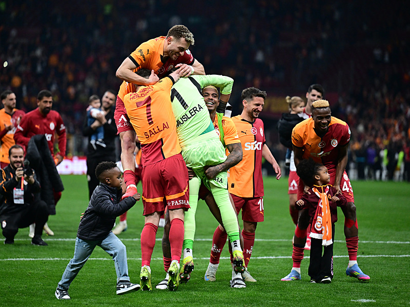 GALATASARAY HABERLERİ:  Okan Buruk’tan uyarı! Trabzonspor maçı...
