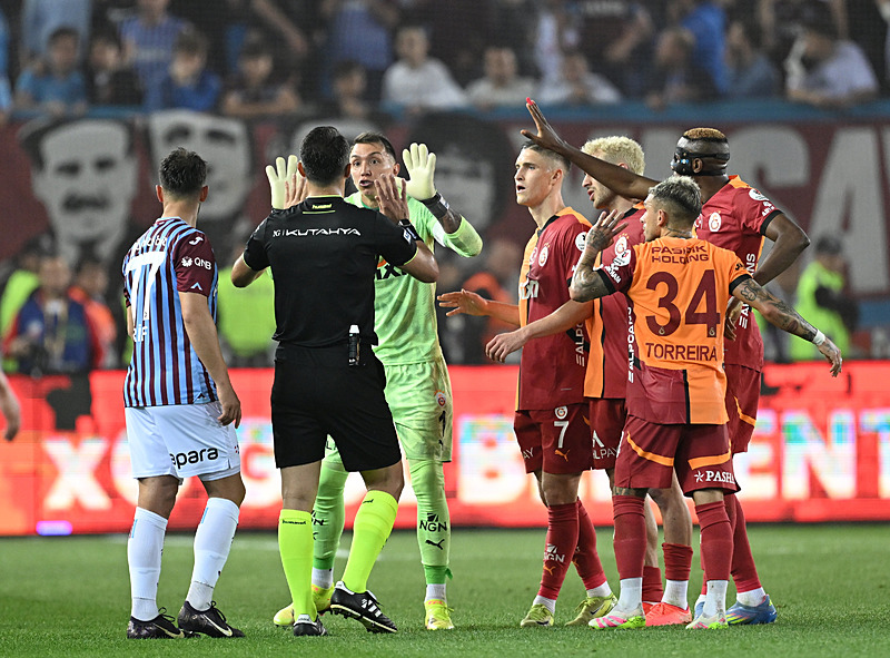 Ahmet Çakar Trabzonspor-Galatasaray maçına damga vuran pozisyonu değerlendirdi!