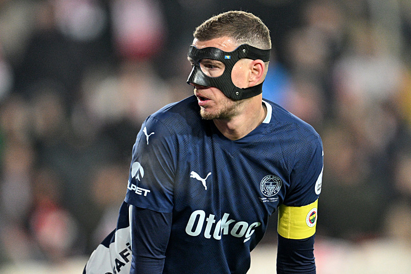 FENERBAHÇE HABERİ: Edin Dzeko’dan flaş transfer kararı! O teklife verdiği cevap şaşırttı