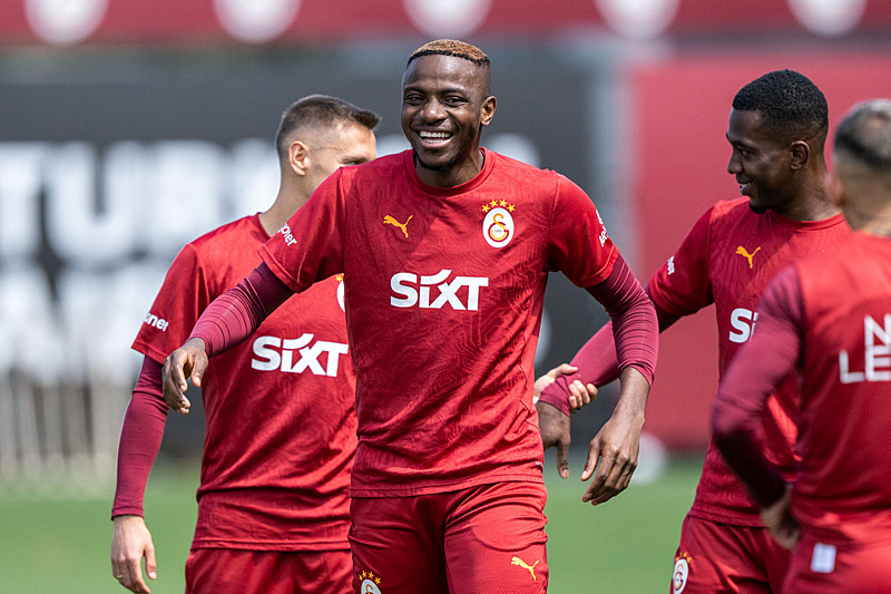 Galatasaray’a Victor Osimhen müjdesi! Yönetim anlaşma sağladı