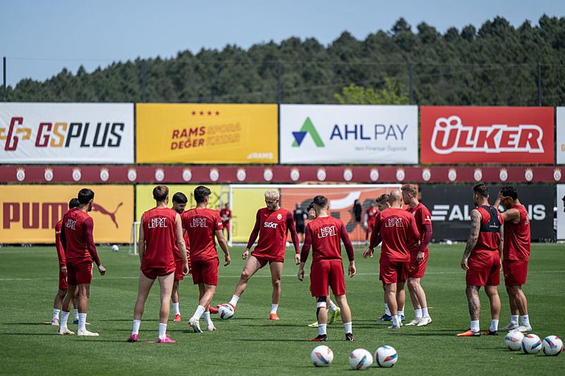 TRANSFER HABERİ: Galatasaraylı genç yıldıza çifte talip! Bunu kimse beklemiyordu