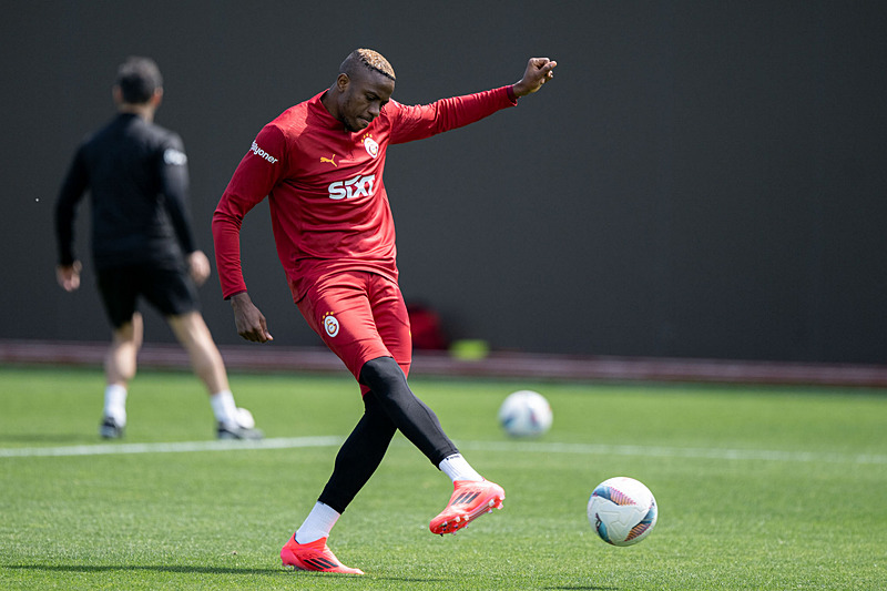 Galatasaray’da son dakika transfer gelişmesi! İmza tarihleri ertelendi