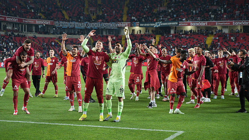 GALATASARAY HABERİ - Icardi’den Muslera’ya çarpıcı mesaj: Bir yıl daha!