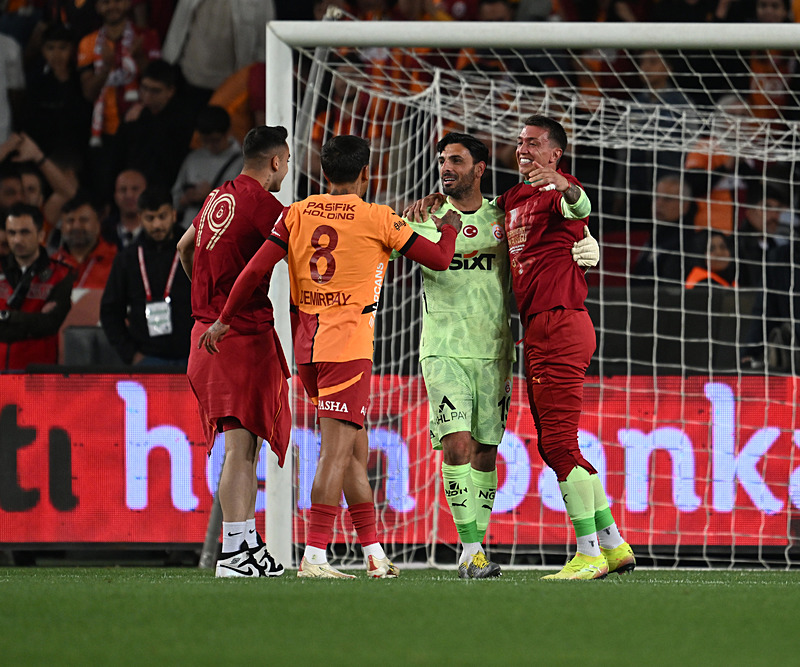 GALATASARAY HABERİ - Icardi’den Muslera’ya çarpıcı mesaj: Bir yıl daha!