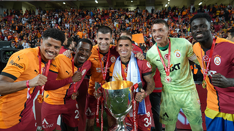 GALATASARAY HABERİ - Icardi’den Muslera’ya çarpıcı mesaj: Bir yıl daha!