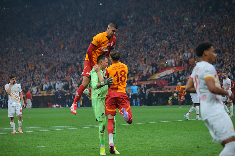 Galatasaray’a UEFA Şampiyonlar Ligi’nden dev gelir!