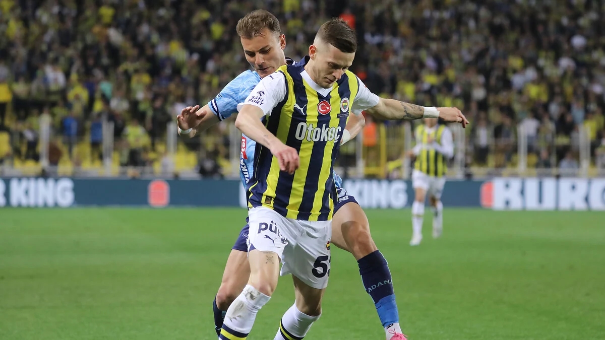 Robin van Persie Fenerbahçe’nin yıldızına kancayı taktı!