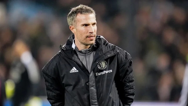 Robin van Persie Fenerbahçe’nin yıldızına kancayı taktı!