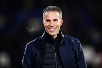 Robin van Persie Fenerbahçe’nin yıldızına kancayı taktı!