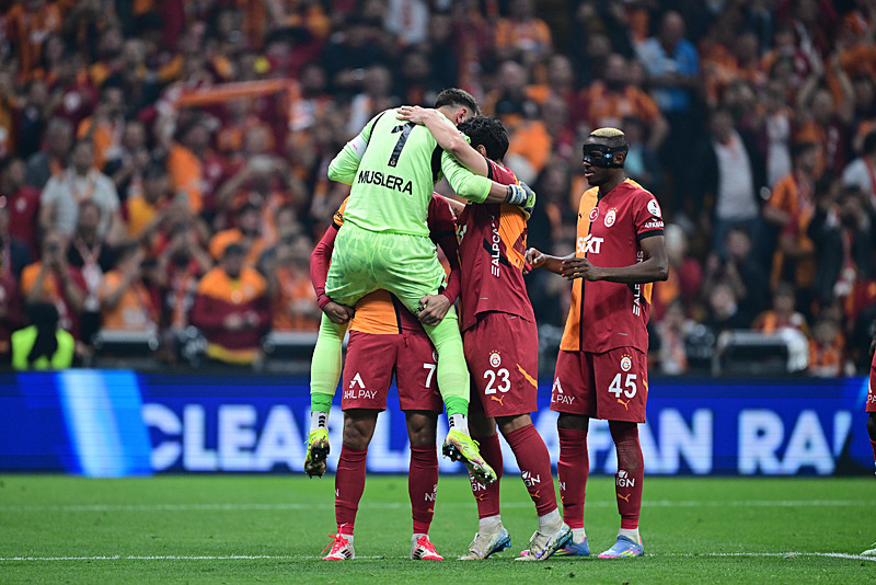 Galatasaray kaleci transferinde hedefi belirledi! 1.92’lik dev eldiven radarda