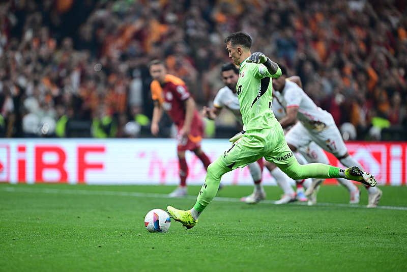 Galatasaray kaleci transferinde hedefi belirledi! 1.92’lik dev eldiven radarda