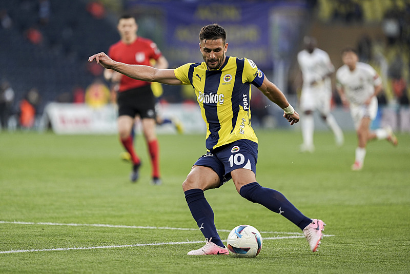 TRANSFER HABERİ | Fenerbahçeli yıldız eski takımına dönüyor! 2 yıllık sözleşme önerdiler