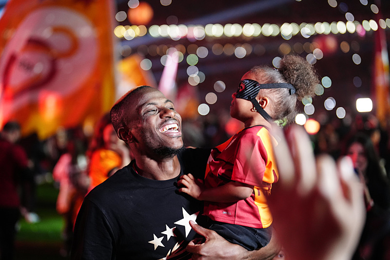 Victor Osimhen’in kızından transfer isteği! Galatasaray’da kal babacığım