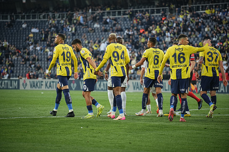 TRANSFER HABERLERİ | Fenerbahçe’de yaprak dökümü! 7 isimle yollar ayrılacak