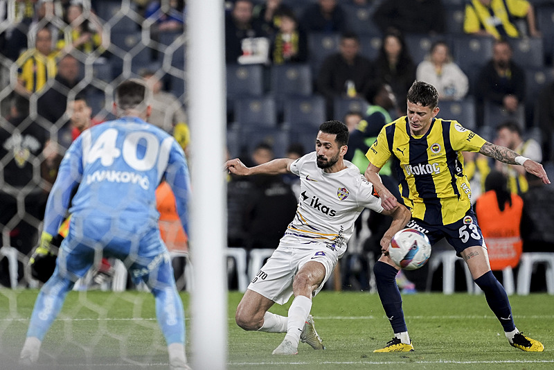 TRANSFER HABERLERİ | Fenerbahçe’de yaprak dökümü! 7 isimle yollar ayrılacak