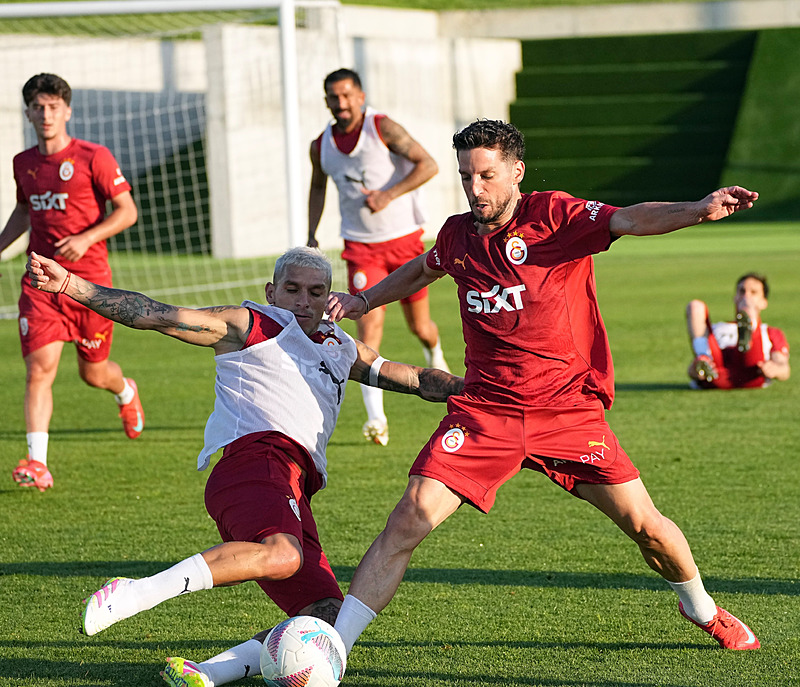 TRANSFER HABERİ: Galatasaray’dan hücuma sürpriz hamle! İşte gündeme gelen o isim