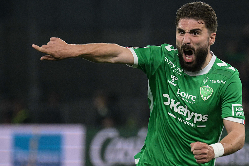 Galatasaray’a transferde yeni rakip!