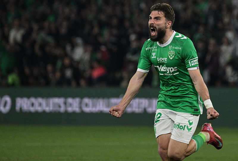 Galatasaray’a transferde yeni rakip!
