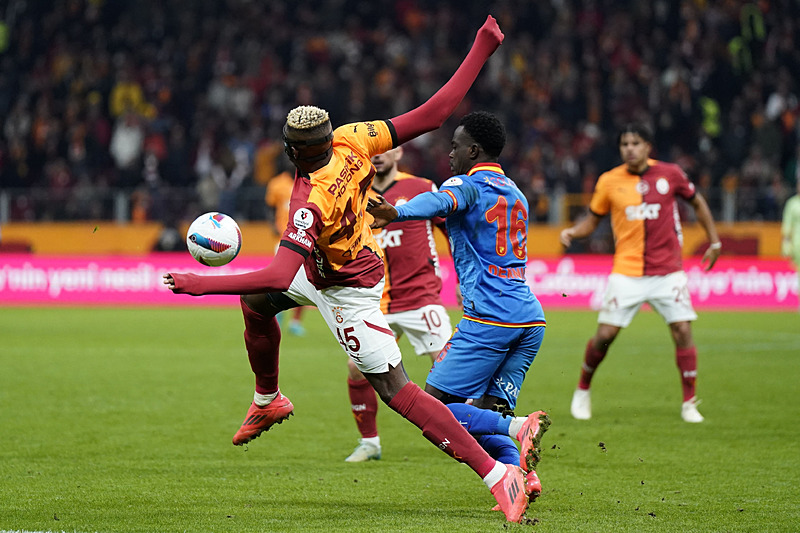 GALATASARAY HABERİ - Osimhen kararını bu hafta veriyor! Kalıyorum müjdesi gelecek mi?