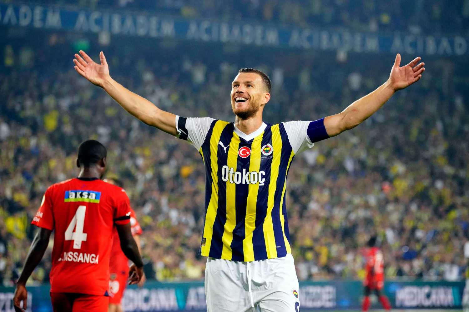 TRANSFER HABERLERİ | Edin Dzeko o takımla anlaşmaya çok yakın!
