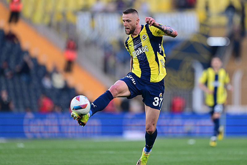 TRANSFER HABERİ - Galatasaray’dan savunma operasyonu! İşte o isimler