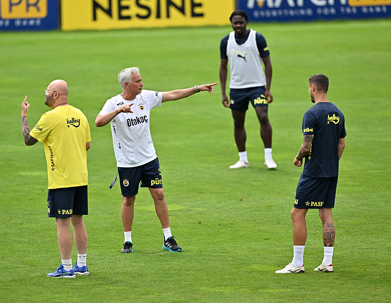 TRANSFER HABERİ: Fenerbahçe’de dev operasyon! 10 futbolcunun bileti kesildi