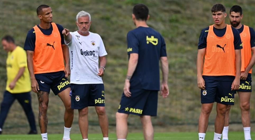 TRANSFER HABERİ: Fenerbahçe’de dev operasyon! 10 futbolcunun bileti kesildi