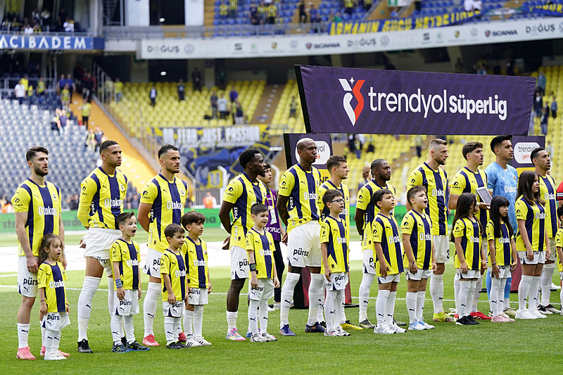 TRANSFER HABERİ: Fenerbahçe’de dev operasyon! 10 futbolcunun bileti kesildi