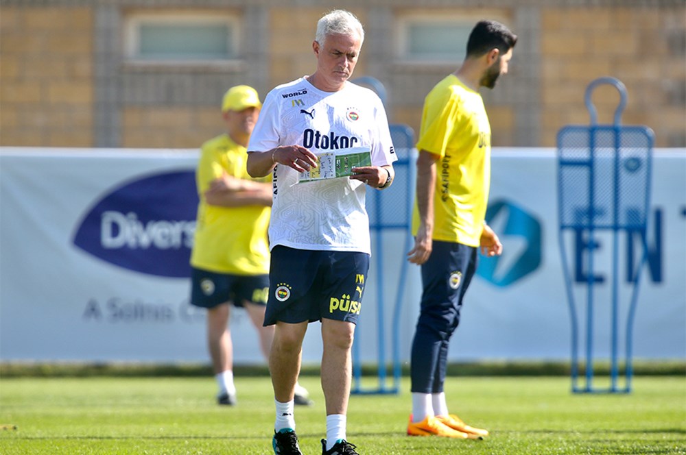 TRANSFER HABERİ: Fenerbahçe’de dev operasyon! 10 futbolcunun bileti kesildi