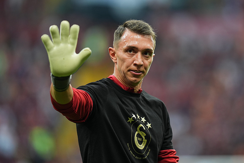 TRANSFER HABERİ: Fernando Muslera resmen açıkladı! İşte yeni takımı