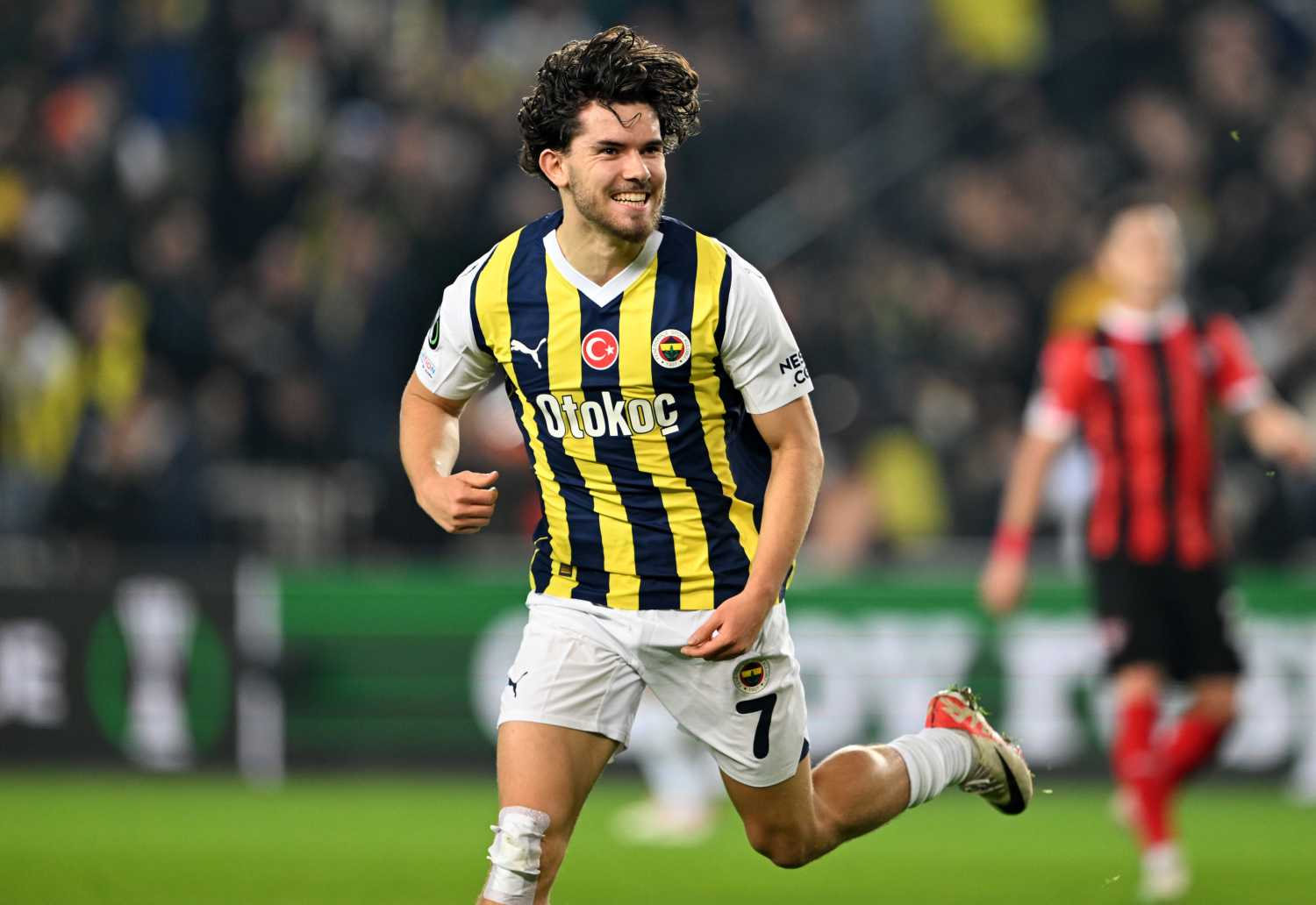 TRANSFER HABERİ | Ferdi Kadıoğlu kapışması! Fenerbahçe ve Galatasaray...